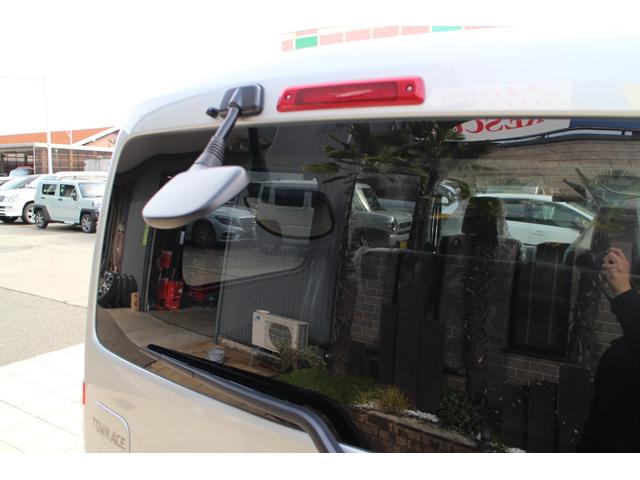 タウンエースバン GL 4WD スマートアシスト 寒冷地仕様 センターデフロック LEDヘッドライト リヤフォグ クリアランスソナー アイドリングストップ オートマチックハイビーム フロアマット ドアバイザー(23枚目)