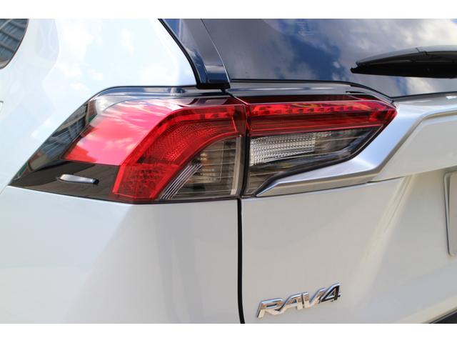 ＲＡＶ４ Ｇ　Ｚパッケージ　４ＷＤ　禁煙車　パノラマムーンルーフ　純正フルセグディスプレイオーディオ　全方位カメラ　ＥＴＣ２．０　デジタルインナーミラー　レザーシート　シートヒーター　パワーシート　ＬＥＤヘッドライト（22枚目）
