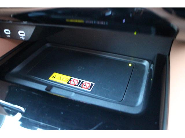 ヴェルファイアハイブリッド Ｚ　プレミア　４ＷＤ　デジタルインナーミラー　ユニバーサルステップ　フリップダウンモニター　ＥＴＣ２．０　携帯充電　ムーンルーフ　前後ドラレコ　両側パワスラ　パワーバックドア　レザーシート　パワーシート（42枚目）