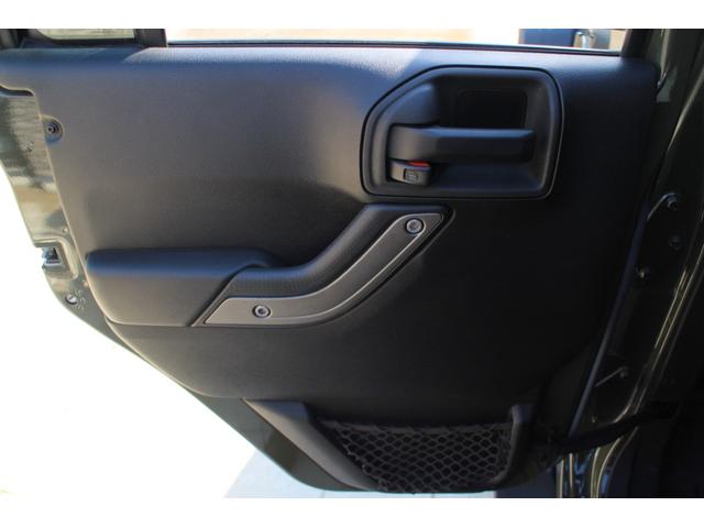 ジープ・ラングラーアンリミテッド スポーツ 4WD ブラックライノ17インチアルミ トーヨーオープンカントリー パイオニアフルセグナビ バックカメラ サイドカメラ ETC クルーズコントロール キーレス(43枚目)