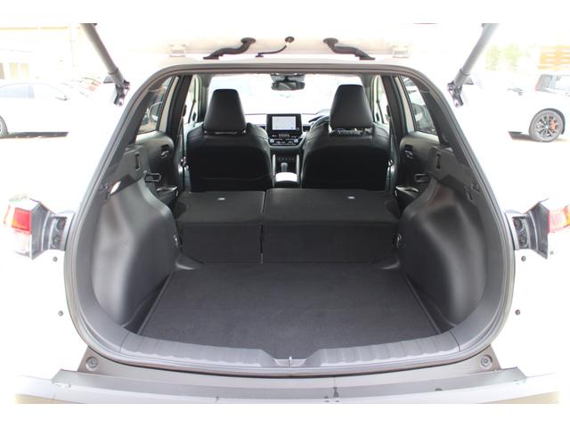 カローラクロス ハイブリッド　Ｚ　ワンオーナー　純正フルセグディスプレイオーディオ　全方位モニター　ＴＶキット　寒冷地仕様　パノラマルーフ　ＢＳＭ＋パーキングサポートブレーキ　置くだけ充電　スペアタイヤ　ＥＴＣ２．０　パワーバックドア（18枚目）