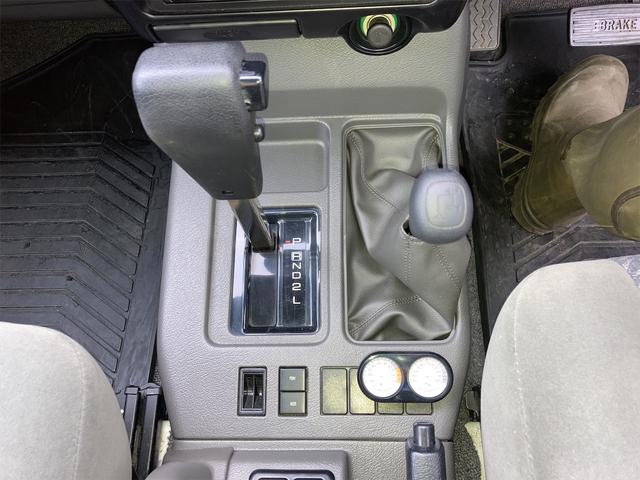 XSプレジール ショート 4WD パワーウインドウ エアコン ABS パワーステアリング 運・助手席エアバッグ ターボ CD 電動格納ミラー 16インチアルミホイール 禁煙車 純正サイドステップ 修復歴無し(11枚目)