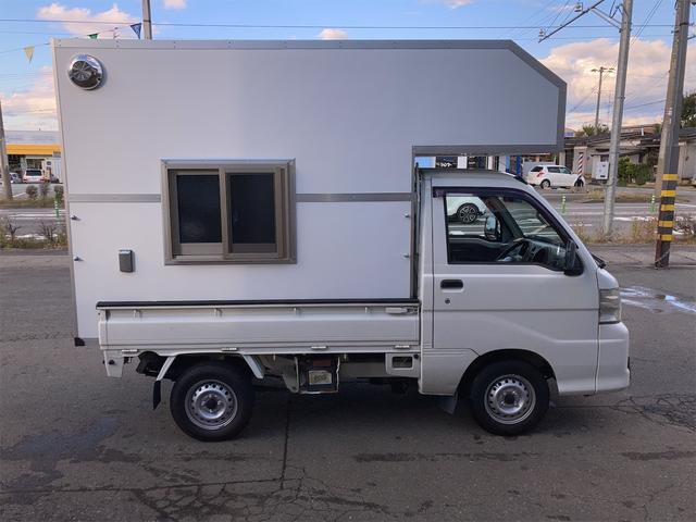 スペシャル 4WD トラベルハウスS 5速マニュアル車 パワーステアリング エアコン キャンピングカー ACコンセント 外部電源取り込み(4枚目)