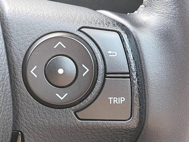 カローラフィールダー ハイブリッドＧ　ダブルバイビー　ＴＳＳ衝突被害軽減ブレーキ　レーンキープアシスト　ＬＥＤヘッドライト　ＡＨＢ　カロッツェリアメモリーナビ　Ｂｌｕｅｔｏｏｔｈ　フルセグ　ＥＴＣ　ハーフレザーシート　ブラック塗装１６アルミ（13枚目）