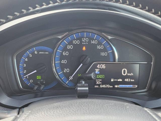 カローラフィールダー ハイブリッドＧ　ダブルバイビー　ＴＳＳ衝突被害軽減ブレーキ　レーンキープアシスト　ＬＥＤヘッドライト　ＡＨＢ　カロッツェリアメモリーナビ　Ｂｌｕｅｔｏｏｔｈ　フルセグ　ＥＴＣ　ハーフレザーシート　ブラック塗装１６アルミ（14枚目）