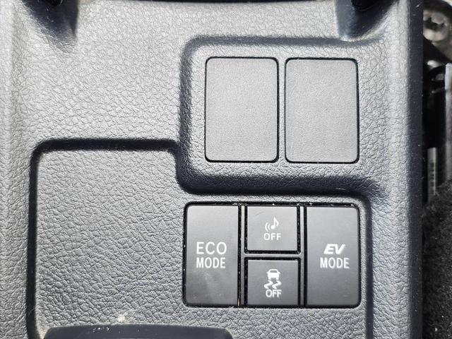 カローラフィールダー ハイブリッドＧ　ダブルバイビー　ＴＳＳ衝突被害軽減ブレーキ　レーンキープアシスト　ＬＥＤヘッドライト　ＡＨＢ　カロッツェリアメモリーナビ　Ｂｌｕｅｔｏｏｔｈ　フルセグ　ＥＴＣ　ハーフレザーシート　ブラック塗装１６アルミ（21枚目）