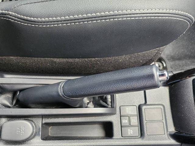 カローラフィールダー ハイブリッドＧ　ダブルバイビー　ＴＳＳ衝突被害軽減ブレーキ　レーンキープアシスト　ＬＥＤヘッドライト　ＡＨＢ　カロッツェリアメモリーナビ　Ｂｌｕｅｔｏｏｔｈ　フルセグ　ＥＴＣ　ハーフレザーシート　ブラック塗装１６アルミ（27枚目）