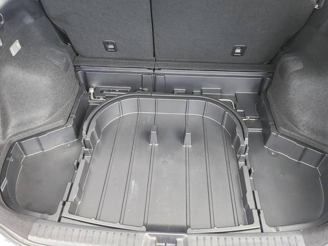 カローラフィールダー ハイブリッドＧ　ダブルバイビー　ＴＳＳ衝突被害軽減ブレーキ　レーンキープアシスト　ＬＥＤヘッドライト　ＡＨＢ　カロッツェリアメモリーナビ　Ｂｌｕｅｔｏｏｔｈ　フルセグ　ＥＴＣ　ハーフレザーシート　ブラック塗装１６アルミ（36枚目）
