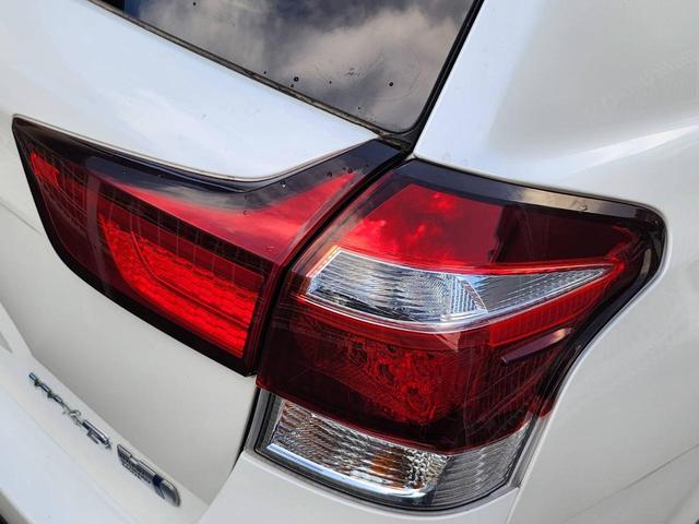 カローラフィールダー ハイブリッドＧ　ダブルバイビー　ＴＳＳ衝突被害軽減ブレーキ　レーンキープアシスト　ＬＥＤヘッドライト　ＡＨＢ　カロッツェリアメモリーナビ　Ｂｌｕｅｔｏｏｔｈ　フルセグ　ＥＴＣ　ハーフレザーシート　ブラック塗装１６アルミ（50枚目）