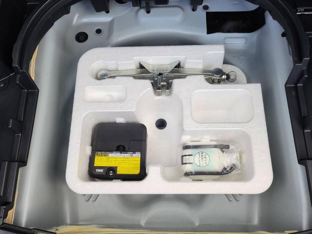 カローラフィールダー ハイブリッドＧ　ダブルバイビー　ＴＳＳ衝突被害軽減ブレーキ　レーンキープアシスト　ＬＥＤヘッドライト　ＡＨＢ　カロッツェリアメモリーナビ　Ｂｌｕｅｔｏｏｔｈ　フルセグ　ＥＴＣ　ハーフレザーシート　ブラック塗装１６アルミ（55枚目）