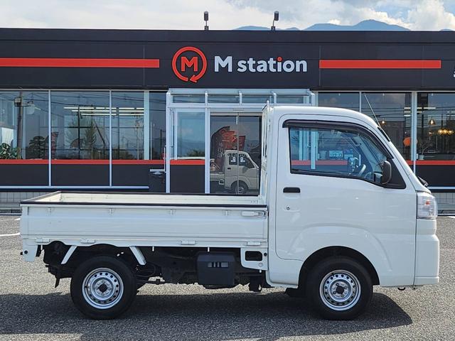 ハイゼットトラック スタンダード　電子制御式４ＷＤ　スマートアシスト　衝突被害軽減ブレーキ　車線逸脱警報　標識認識機能　前後方誤発進抑制　ＶＳＣ＆ＴＲＣ　アイドリングストップ　ヘッドライトレベライザー（5枚目）