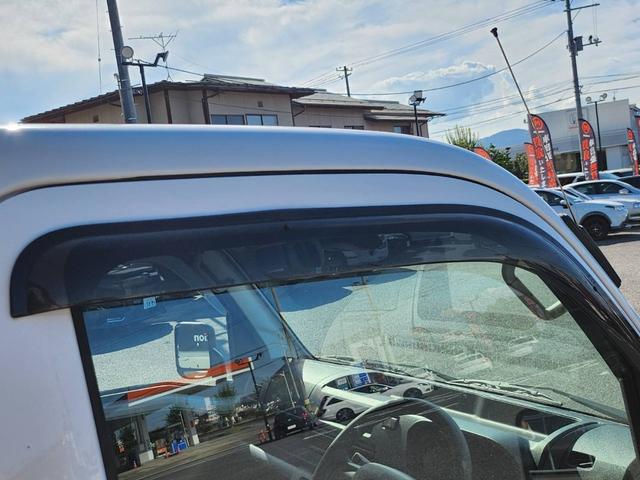 ハイゼットトラック スタンダード　電子制御式４ＷＤ　スマートアシスト　衝突被害軽減ブレーキ　車線逸脱警報　標識認識機能　前後方誤発進抑制　ＶＳＣ＆ＴＲＣ　アイドリングストップ　ヘッドライトレベライザー（10枚目）