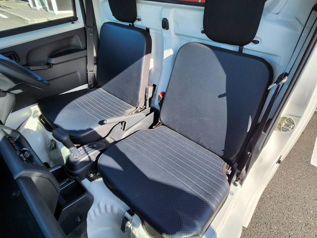 ハイゼットトラック スタンダード　電子制御式４ＷＤ　スマートアシスト　衝突被害軽減ブレーキ　車線逸脱警報　標識認識機能　前後方誤発進抑制　ＶＳＣ＆ＴＲＣ　アイドリングストップ　ヘッドライトレベライザー（15枚目）