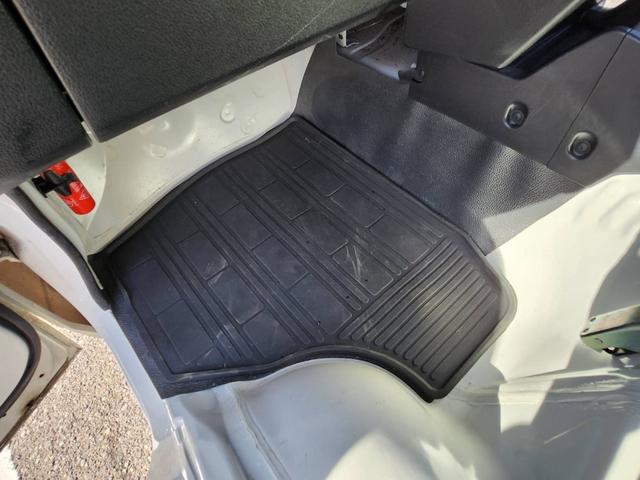 ハイゼットトラック スタンダード　電子制御式４ＷＤ　スマートアシスト　衝突被害軽減ブレーキ　車線逸脱警報　標識認識機能　前後方誤発進抑制　ＶＳＣ＆ＴＲＣ　アイドリングストップ　ヘッドライトレベライザー（17枚目）