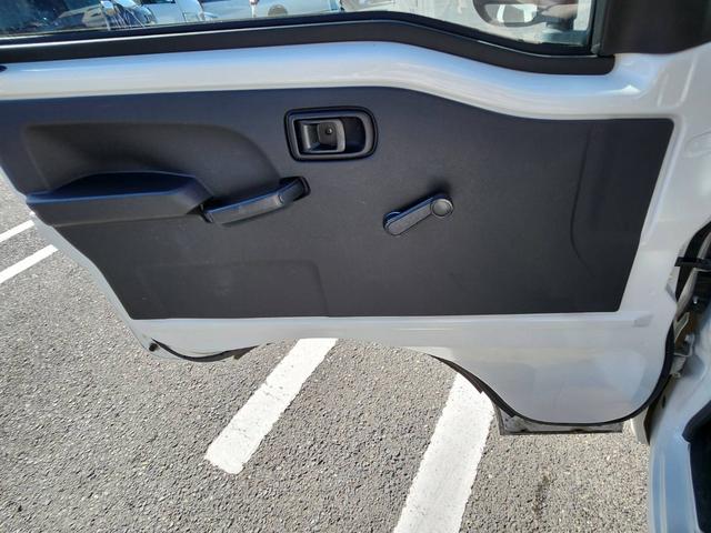 ハイゼットトラック スタンダード　電子制御式４ＷＤ　スマートアシスト　衝突被害軽減ブレーキ　車線逸脱警報　標識認識機能　前後方誤発進抑制　ＶＳＣ＆ＴＲＣ　アイドリングストップ　ヘッドライトレベライザー（18枚目）