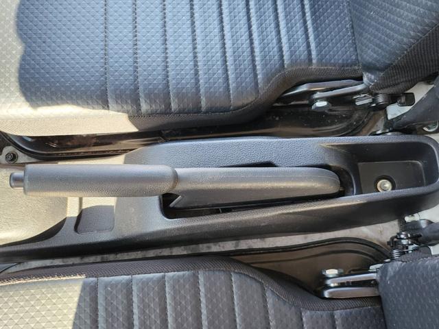 ハイゼットトラック スタンダード　電子制御式４ＷＤ　スマートアシスト　衝突被害軽減ブレーキ　車線逸脱警報　標識認識機能　前後方誤発進抑制　ＶＳＣ＆ＴＲＣ　アイドリングストップ　ヘッドライトレベライザー（20枚目）