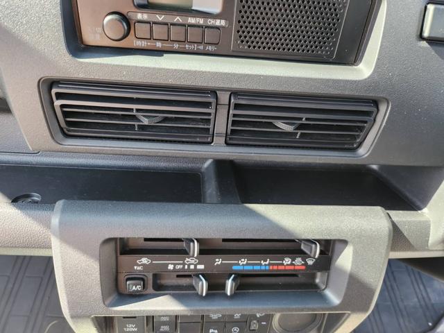 ハイゼットトラック スタンダード　電子制御式４ＷＤ　スマートアシスト　衝突被害軽減ブレーキ　車線逸脱警報　標識認識機能　前後方誤発進抑制　ＶＳＣ＆ＴＲＣ　アイドリングストップ　ヘッドライトレベライザー（23枚目）