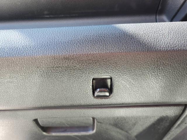 ハイゼットトラック スタンダード　電子制御式４ＷＤ　スマートアシスト　衝突被害軽減ブレーキ　車線逸脱警報　標識認識機能　前後方誤発進抑制　ＶＳＣ＆ＴＲＣ　アイドリングストップ　ヘッドライトレベライザー（27枚目）