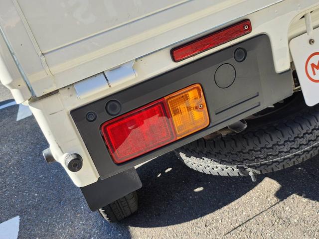ハイゼットトラック スタンダード　電子制御式４ＷＤ　スマートアシスト　衝突被害軽減ブレーキ　車線逸脱警報　標識認識機能　前後方誤発進抑制　ＶＳＣ＆ＴＲＣ　アイドリングストップ　ヘッドライトレベライザー（32枚目）