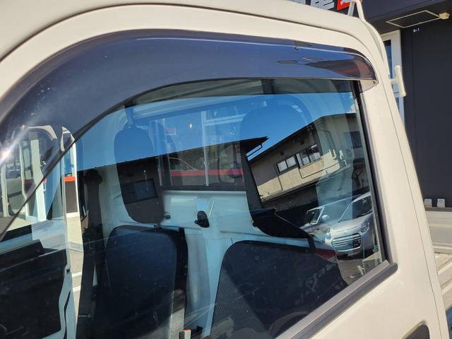 ハイゼットトラック スタンダード　電子制御式４ＷＤ　スマートアシスト　衝突被害軽減ブレーキ　車線逸脱警報　標識認識機能　前後方誤発進抑制　ＶＳＣ＆ＴＲＣ　アイドリングストップ　ヘッドライトレベライザー（34枚目）