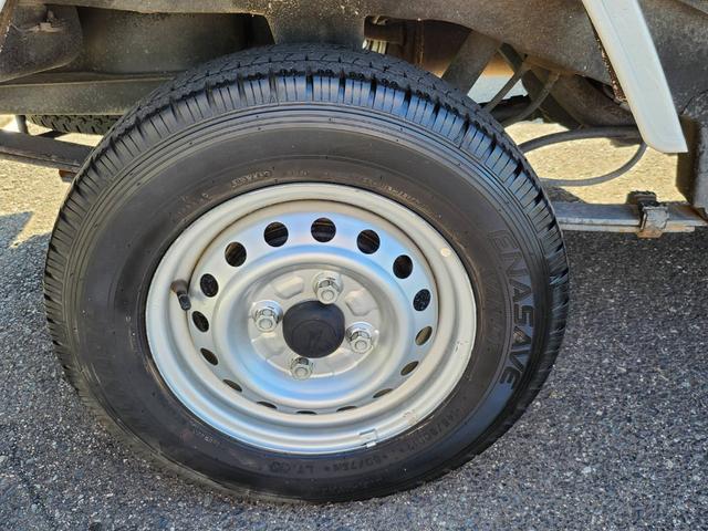 ハイゼットトラック スタンダード　電子制御式４ＷＤ　スマートアシスト　衝突被害軽減ブレーキ　車線逸脱警報　標識認識機能　前後方誤発進抑制　ＶＳＣ＆ＴＲＣ　アイドリングストップ　ヘッドライトレベライザー（40枚目）