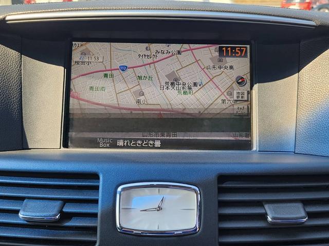 フーガ ３７０ＧＴ　本革シート　シートエアコン＆ヒーター　純正ＨＤＤナビ　フルセグＴＶ　Ｂｌｕｅｔｏｏｔｈ　バックカメラ　ＨＩＤライト　クルーズコントロール　シュナイダー１８ＡＷ　メモリー付パワーシート（16枚目）