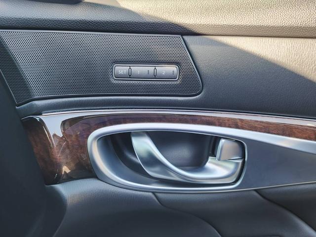 フーガ ３７０ＧＴ　本革シート　シートエアコン＆ヒーター　純正ＨＤＤナビ　フルセグＴＶ　Ｂｌｕｅｔｏｏｔｈ　バックカメラ　ＨＩＤライト　クルーズコントロール　シュナイダー１８ＡＷ　メモリー付パワーシート（29枚目）