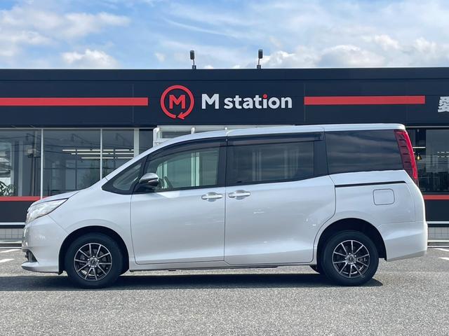 ノア Ｘ　４ＷＤ　ワンオーナー　トヨタセーフティセンス　衝突被害軽減ブレーキ　レーンキープアシスト　寒冷地仕様　純正メモリーナビ　バックカメラ　パワースライドドア　ＬＥＤライト　ＡＨＢ　ドライブレコーダー（4枚目）