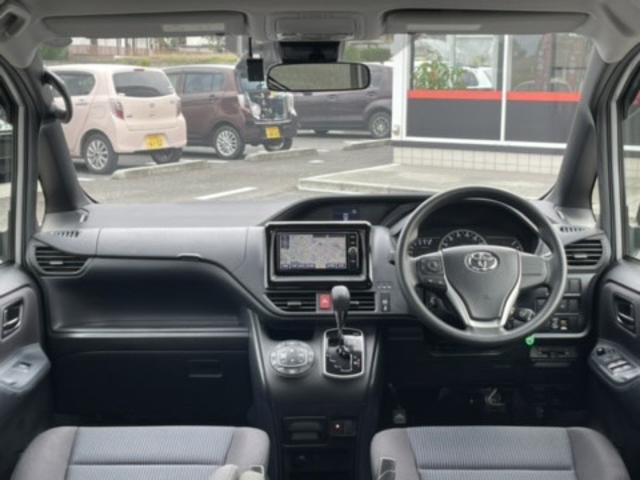 ノア Ｘ　４ＷＤ　ワンオーナー　トヨタセーフティセンス　衝突被害軽減ブレーキ　レーンキープアシスト　寒冷地仕様　純正メモリーナビ　バックカメラ　パワースライドドア　ＬＥＤライト　ＡＨＢ　ドライブレコーダー（9枚目）