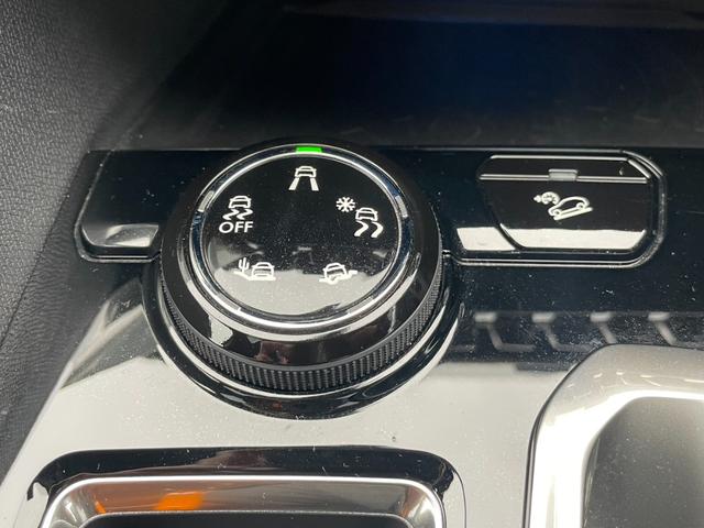 3008 GTライン アクティブセーフティブレーキ パノラミックサンルーフ ハンズフリー電動テールゲート フルLEDライト アクティブクルーズコントロール アドバンスグリップコントロール 純正ナビ ワイドバックカメラ(39枚目)