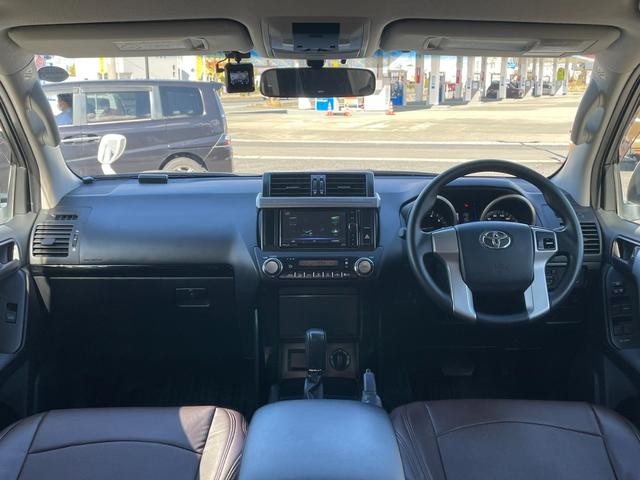 ランドクルーザープラド ＴＸ　パナソニックメモリーナビ　バックカメラ　ＬＥＤライト　ルーフキャリア　ＮＩＴＲＯ－ＰＯＷＥＲ　１７アルミ　社外セキュリティ　前後ドラレコ　Ｂｌｕｅｔｏｏｔｈ　ＴＲＣ＆ＶＳＣ　レザー調シートカバー（7枚目）