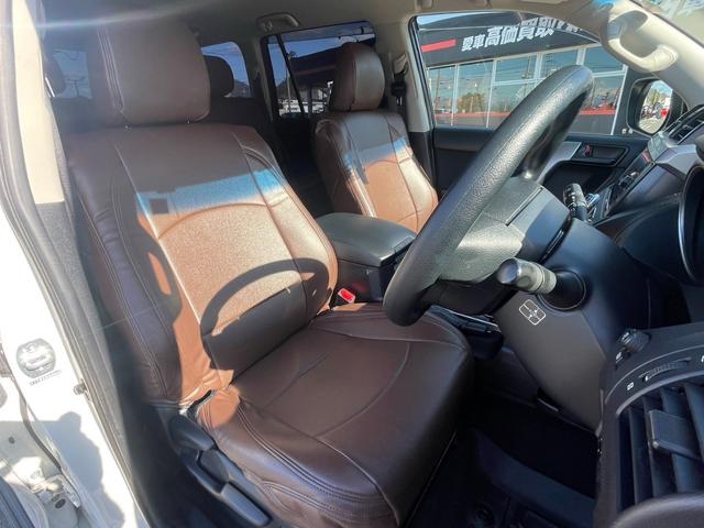 ランドクルーザープラド ＴＸ　パナソニックメモリーナビ　バックカメラ　ＬＥＤライト　ルーフキャリア　ＮＩＴＲＯ－ＰＯＷＥＲ　１７アルミ　社外セキュリティ　前後ドラレコ　Ｂｌｕｅｔｏｏｔｈ　ＴＲＣ＆ＶＳＣ　レザー調シートカバー（8枚目）