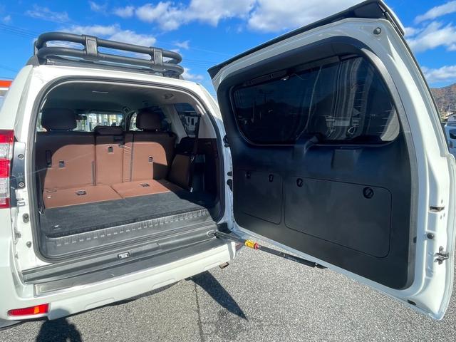 ランドクルーザープラド ＴＸ　パナソニックメモリーナビ　バックカメラ　ＬＥＤライト　ルーフキャリア　ＮＩＴＲＯ－ＰＯＷＥＲ　１７アルミ　社外セキュリティ　前後ドラレコ　Ｂｌｕｅｔｏｏｔｈ　ＴＲＣ＆ＶＳＣ　レザー調シートカバー（16枚目）