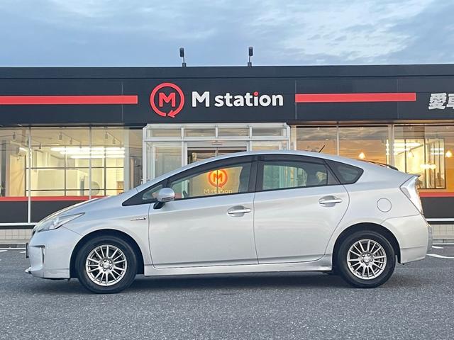 プリウス Ｓ　純正メモリーナビ　バックカメラ　地デジ　Ｂｌｕｅｔｏｏｔｈ接続　ビルトインＥＴ　ＨＩＤライト　スマートキー　社外１５アルミ　ウィンカーミラー（5枚目）