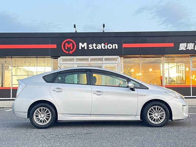 プリウス Ｓ　純正メモリーナビ　バックカメラ　地デジ　Ｂｌｕｅｔｏｏｔｈ接続　ビルトインＥＴ　ＨＩＤライト　スマートキー　社外１５アルミ　ウィンカーミラー（6枚目）