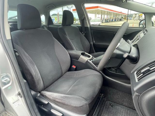 プリウス Ｓ　純正メモリーナビ　バックカメラ　地デジ　Ｂｌｕｅｔｏｏｔｈ接続　ビルトインＥＴ　ＨＩＤライト　スマートキー　社外１５アルミ　ウィンカーミラー（8枚目）