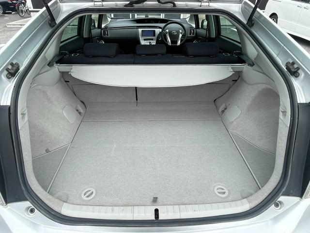 プリウス Ｓ　純正メモリーナビ　バックカメラ　地デジ　Ｂｌｕｅｔｏｏｔｈ接続　ビルトインＥＴ　ＨＩＤライト　スマートキー　社外１５アルミ　ウィンカーミラー（17枚目）