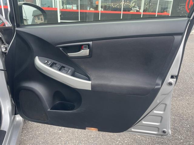 プリウス Ｓ　純正メモリーナビ　バックカメラ　地デジ　Ｂｌｕｅｔｏｏｔｈ接続　ビルトインＥＴ　ＨＩＤライト　スマートキー　社外１５アルミ　ウィンカーミラー（21枚目）