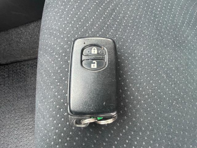 プリウス Ｓ　純正メモリーナビ　バックカメラ　地デジ　Ｂｌｕｅｔｏｏｔｈ接続　ビルトインＥＴ　ＨＩＤライト　スマートキー　社外１５アルミ　ウィンカーミラー（23枚目）