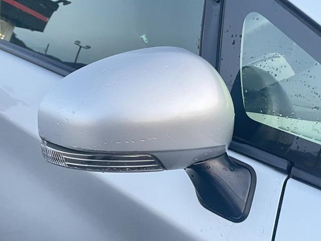 プリウス Ｓ　純正メモリーナビ　バックカメラ　地デジ　Ｂｌｕｅｔｏｏｔｈ接続　ビルトインＥＴ　ＨＩＤライト　スマートキー　社外１５アルミ　ウィンカーミラー（42枚目）