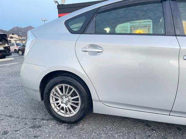 プリウス Ｓ　純正メモリーナビ　バックカメラ　地デジ　Ｂｌｕｅｔｏｏｔｈ接続　ビルトインＥＴ　ＨＩＤライト　スマートキー　社外１５アルミ　ウィンカーミラー（48枚目）