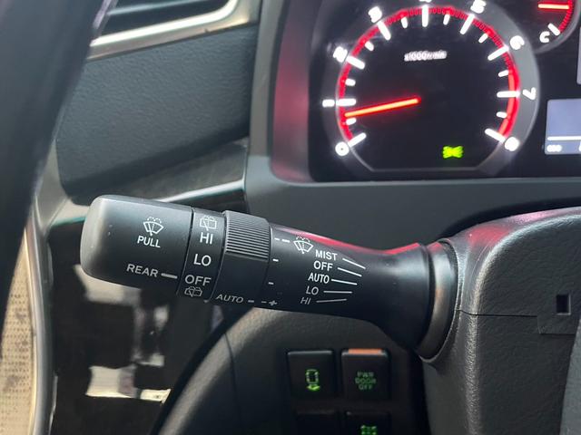 ヴェルファイア ３．５ＺプラチナセレクションＩＩタイプゴルドＩＩ　４ＷＤ　純正ＨＤＤナビ　後席モニター　両側パワースライド＆電動リアゲート　ＲＳ－Ｒ車高調　純正１８ＡＷ　スマートキー　パーキングアシスト　フロント＆サイドカメラ　ＥＴＣ（29枚目）