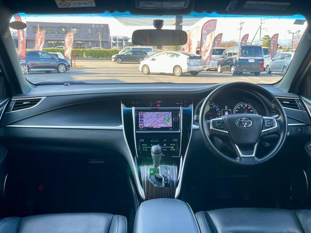 ハリアー エレガンス 4WD レーダークルーズ 衝突被害軽減ブレーキ パナソニックメモリーナビ バックカメラ LEDライト インテリジェントクリアランスソナー ヒルスタートアシスト 運転席パワーシート 純正17AW(12枚目)