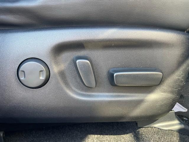 ハリアー エレガンス 4WD レーダークルーズ 衝突被害軽減ブレーキ パナソニックメモリーナビ バックカメラ LEDライト インテリジェントクリアランスソナー ヒルスタートアシスト 運転席パワーシート 純正17AW(32枚目)