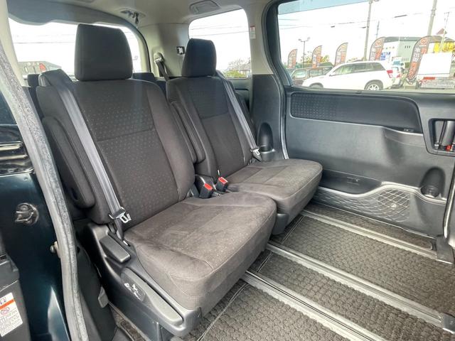 ヴォクシー ハイブリッドＶ　ワンオーナー　純正９型メモリーナビ　バックカメラ　パワースライドドア　ＬＥＤライト　スマートキー　クルーズコントロール　シートヒーター　純正１５アルミ　フルセグ　Ｂｌｕｅｔｏｏｔｈ（11枚目）