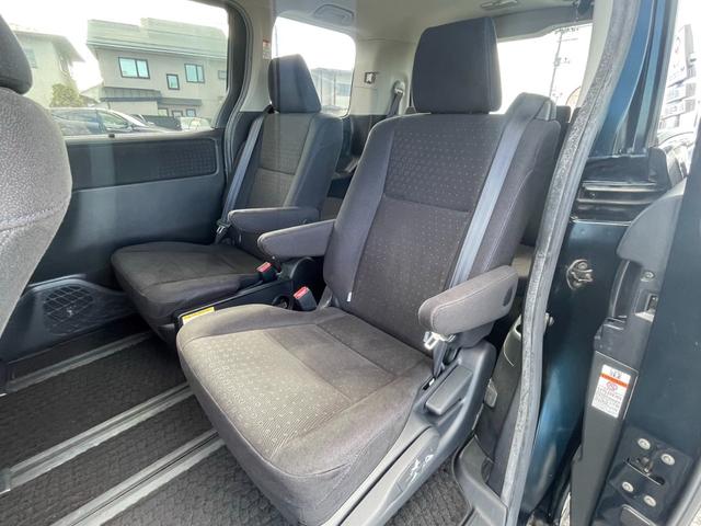 ヴォクシー ハイブリッドＶ　ワンオーナー　純正９型メモリーナビ　バックカメラ　パワースライドドア　ＬＥＤライト　スマートキー　クルーズコントロール　シートヒーター　純正１５アルミ　フルセグ　Ｂｌｕｅｔｏｏｔｈ（14枚目）