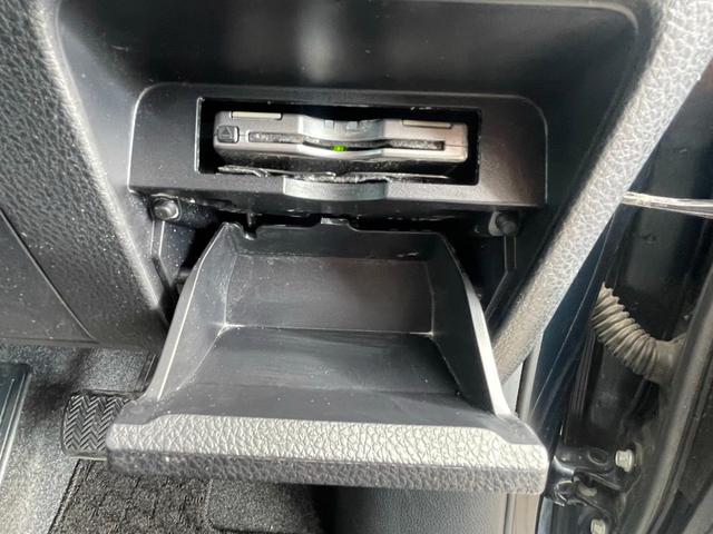 ヴォクシー ハイブリッドＶ　ワンオーナー　純正９型メモリーナビ　バックカメラ　パワースライドドア　ＬＥＤライト　スマートキー　クルーズコントロール　シートヒーター　純正１５アルミ　フルセグ　Ｂｌｕｅｔｏｏｔｈ（21枚目）