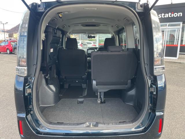 ヴォクシー ハイブリッドＶ　ワンオーナー　純正９型メモリーナビ　バックカメラ　パワースライドドア　ＬＥＤライト　スマートキー　クルーズコントロール　シートヒーター　純正１５アルミ　フルセグ　Ｂｌｕｅｔｏｏｔｈ（30枚目）