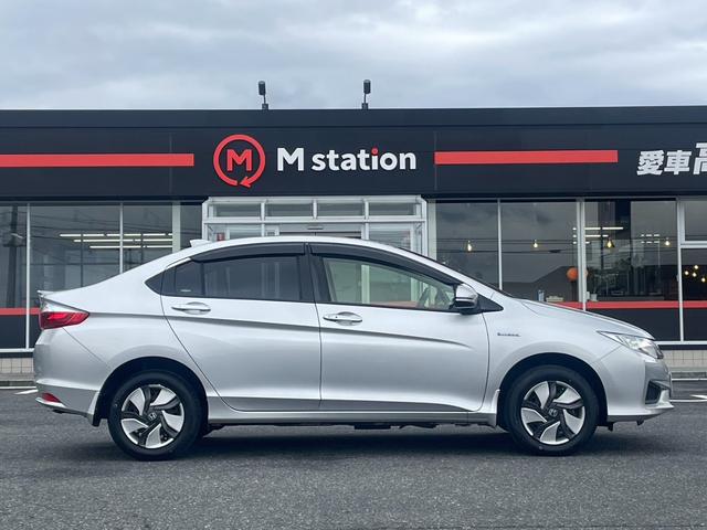 グレイス ハイブリッドLX 4WD インターナビ バックカメラ フルセグ LEDライト クルーズコントロール シートヒーター コンフォートビューPKG リモコンEGスターター VSA エマージェンシーストップシグナル(5枚目)