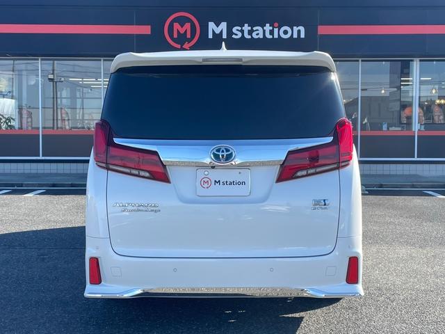 アルファードハイブリッド エグゼクティブラウンジS JBLプレミアムサウンド Wムーンルーフ 寒冷地仕様 パノラミックビューモニター TSS BSM パーキングアシスト デジタルインナーミラー エグゼクティブラウンジシート 3眼LEDライト(4枚目)